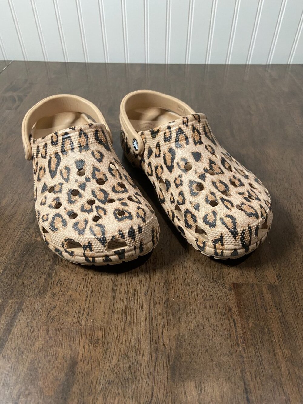 Crocs Classic Animal Print/ Leopard Print Clogs Women's Size 11 / Men's Size 9